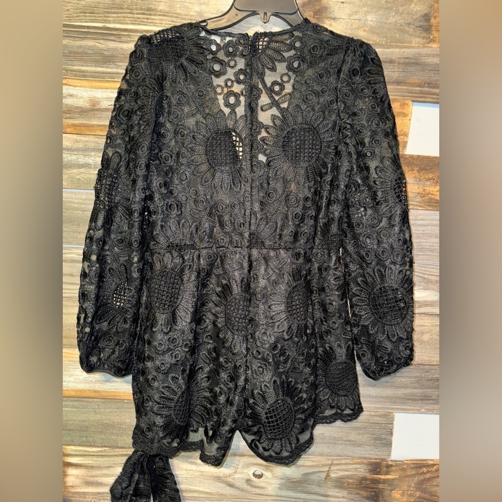 DRESS DAY-BLACK-LACE SHORTS ROMPER-BELT TIE-BACK ZIP-PARTIAL LINING- MEDIUM - Picture 3 of 7